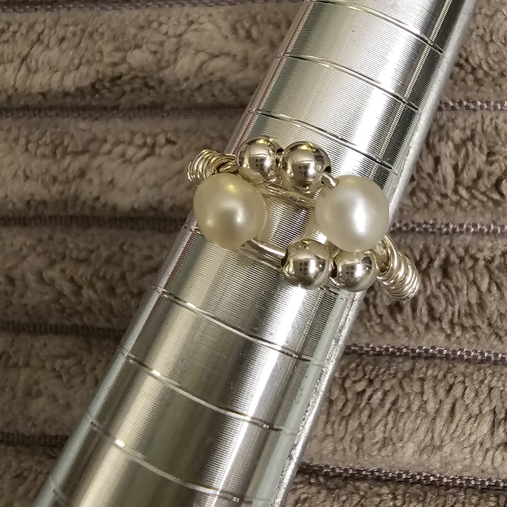 Handmade ring with faux pearls and beads (size 4.5) - Picture 4 of 4